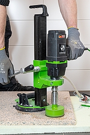 Использование вакуумной станины для алмазного сверления Eibenstock BST 125 V